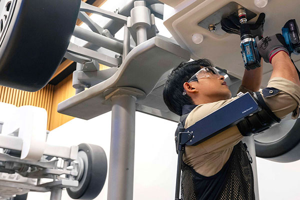 現(xiàn)代汽車推出碳纖維外骨骼，重量僅1.9kg可使肩部減壓60%